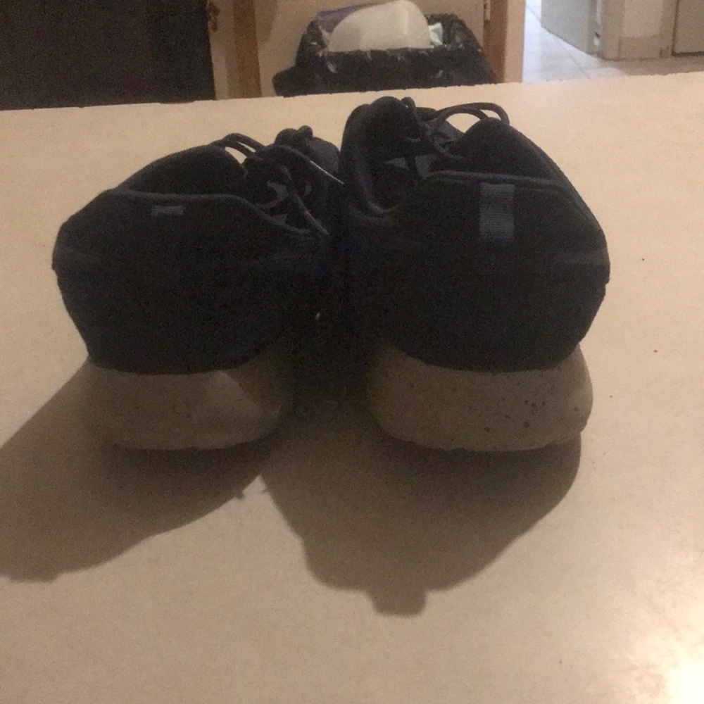 Nikes - Picture 4 of 4